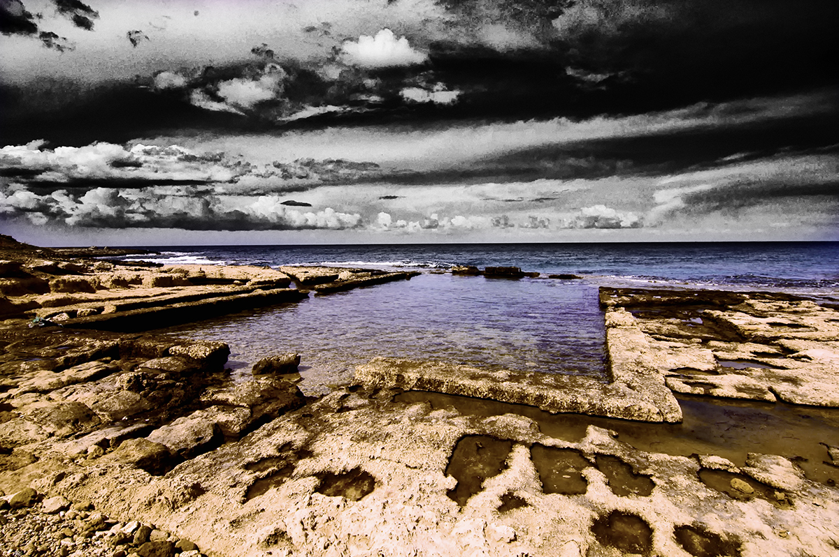 A stylised picture of a ruined roman sea pond