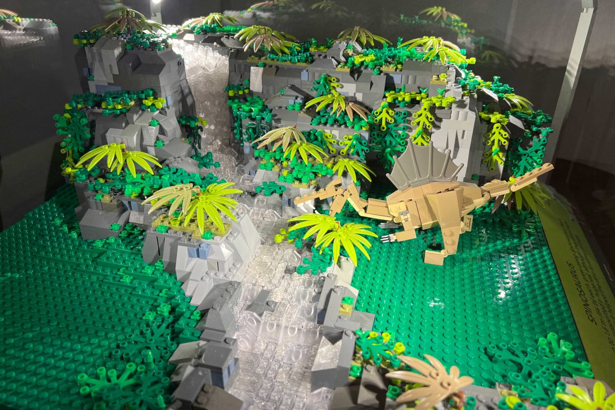 Spinosaurus made of Lego bricks