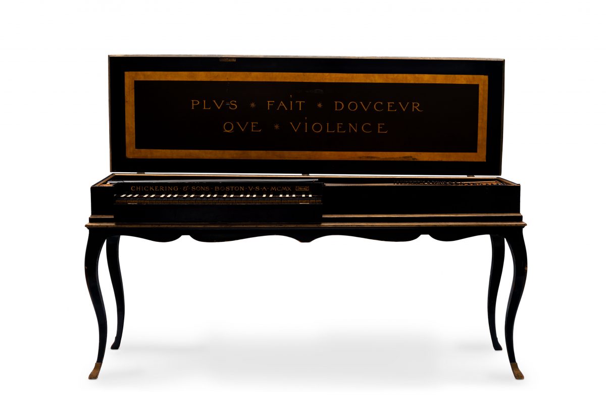 Whole view of clavichord