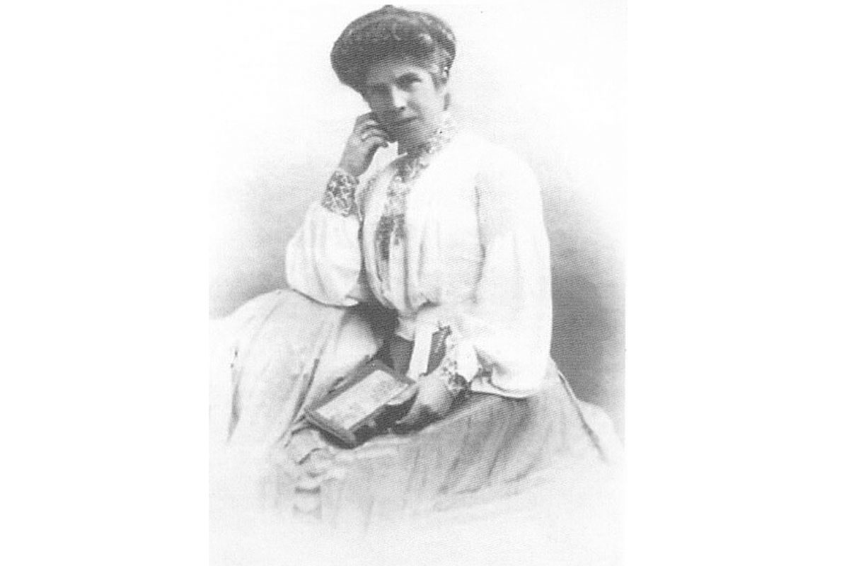 Old photograph of Ellen Willmott, a woman wearing a Victoria era dress and holding a book